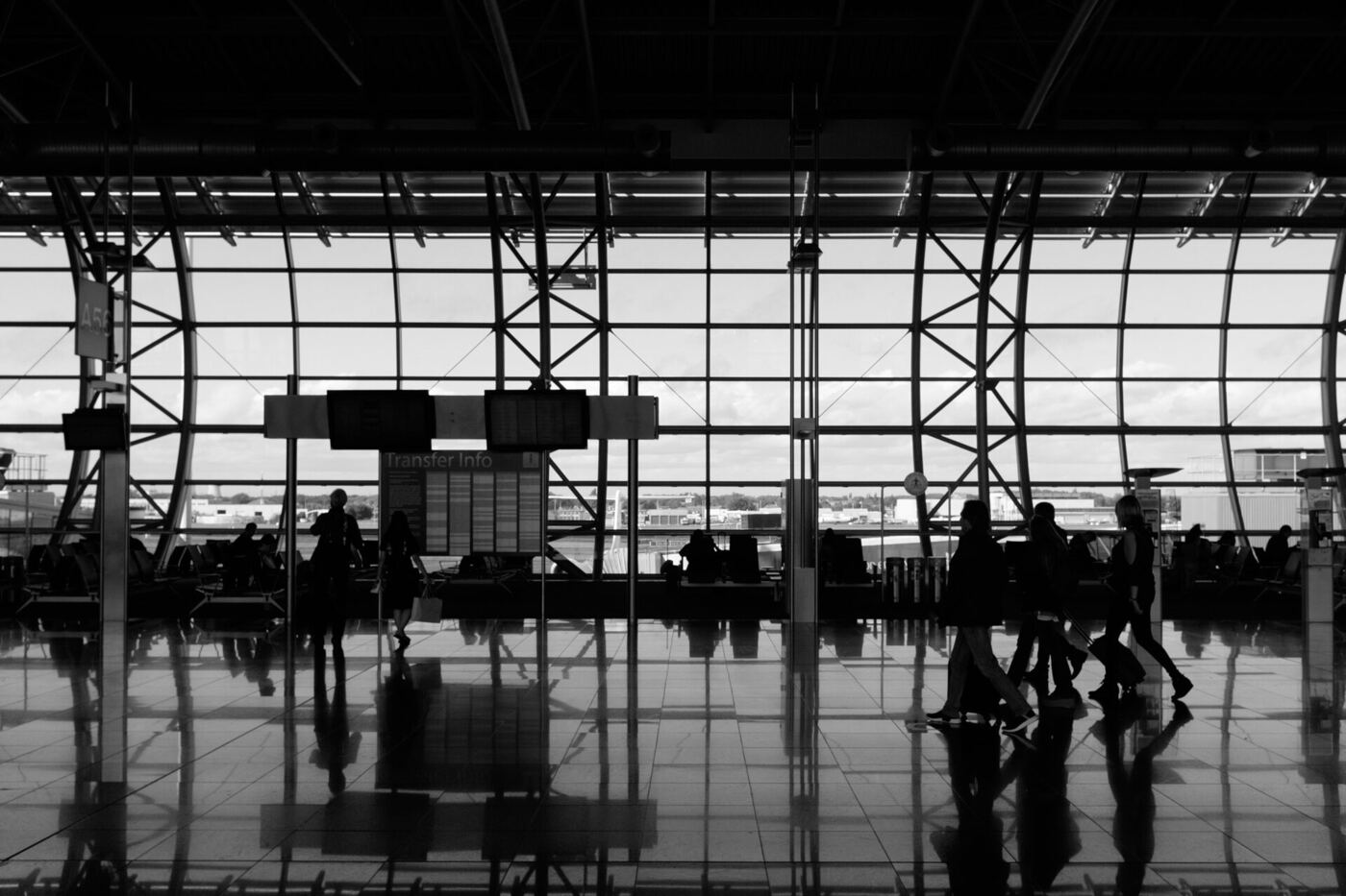 child traveling alone flight attendant