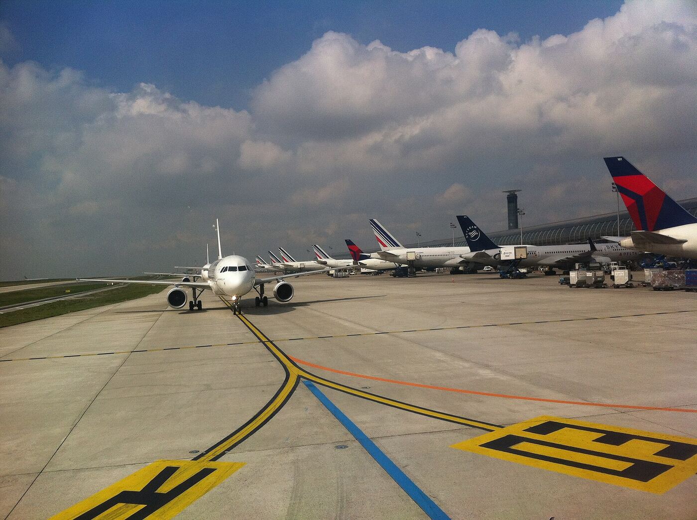 suitcase weighing scale airport